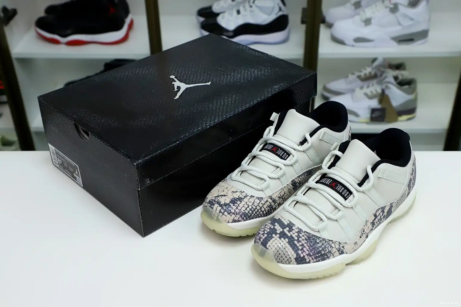 Kimikick BONE AIR SNAKESKIN LIGHT LOW 11 JORDAN 0419